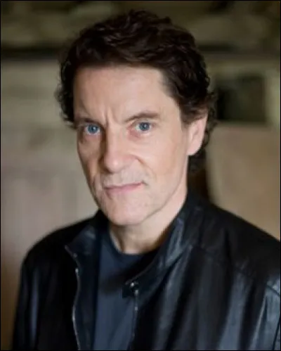 Qui est ce Francis, auteur-compositeur-interpr&egrave;te fran&ccedil;ais ?