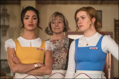 Comment s'appelle la jeune femme présentée comme une citadine qui se soucie beaucoup de son apparence et s'habille très bien mais qui cache le fait qu'elle vit dans une camionnette ?