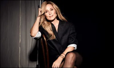 Dans une chanson de Lara Fabian, elle aime quelqu'un comme un fou, comme un soldat, comme...