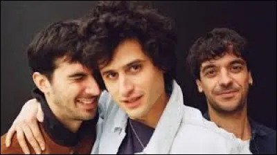 Dans la chanson "Coups et Blessures" de BB Brunes, il plaque une personne comme...