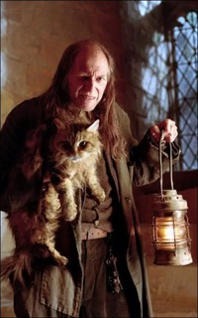 Qu'utilise Rusard pour se rendre magique ?