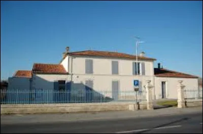 Commune néo-aquitaine, dans l'arrondissement de Saint-Jean-d'Angély, Les Nouillers se situe dans le département numéro ...