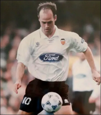 Qui est le joueur le plus capé de l'histoire du FC Valence et à combien de matches a-t-il participé ?