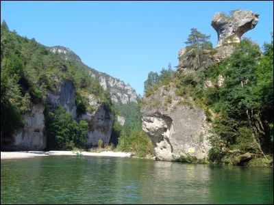 Quel est ce film, sorti en mars 1945, réalisé par Marcel Carné avec, notamment, Arletty et Pierre Brasseur ?