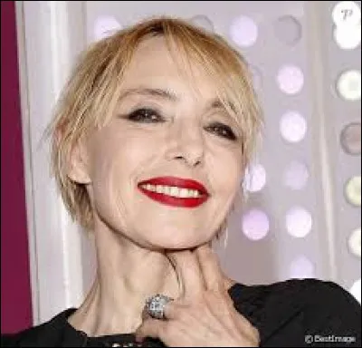 Complétez le titre de cette chanson : "En rouge et...