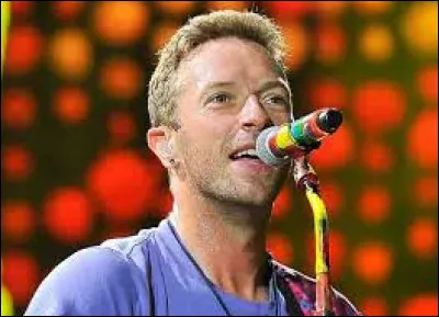 En quoi Chris Martin leader de Coldplay est-il déguisé dans le clip de la chanson "Paradise" ?