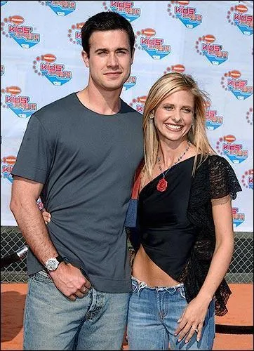 Sarah Michelle Gellar et Freddie Prinze Jr sont tombs amoureux sur le tournage de :