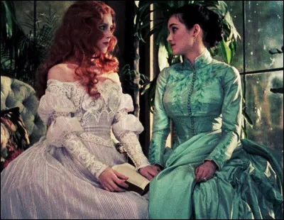 Dans "Dracula", comment se nomme la meilleure amie de Mina ?