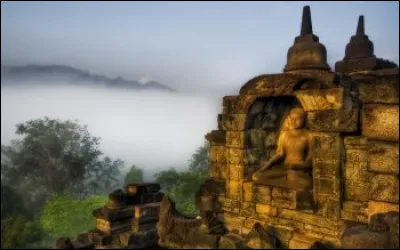 Que représente la croix latine ?