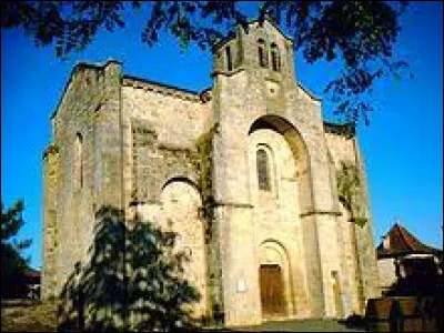 Voici l'église Saint-Saturnin, au Bourg. Commune occitane, dans le Quercy, elle se situe dans le département ...