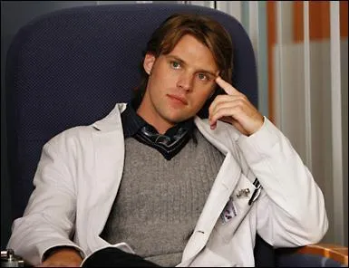 Quel personnage occupe la fonction de chirurgien  partir de la saison 4 ?