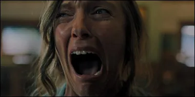 Dans le film « Hérédité », comment la mère de famille meurt-elle ?