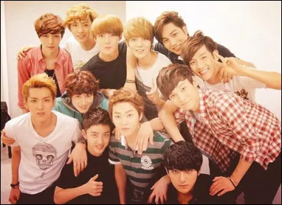 Avec quel titre le groupe EXO a-t-il fait ses d&eacute;buts ?