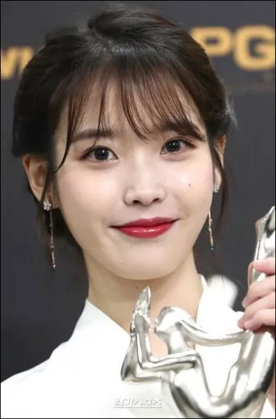 Avec titre l'idole solo IU a-t-il fait ses d&eacute;buts ?