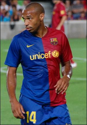 Avant de jouer au FC Barcelone, dans quel club jouait Thierry Henry ?