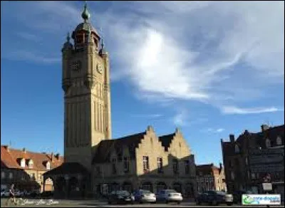 Quelle est cette ville connue depuis 2008 pour avoir accueilli le tournage du film Bienvenue chez les Ch'tis de Dany Boon ?