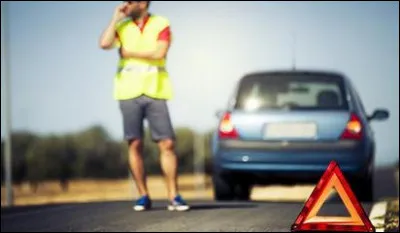 Qu'est-il obligatoire de posséder dans sa voiture ? Trouvez lintrus !