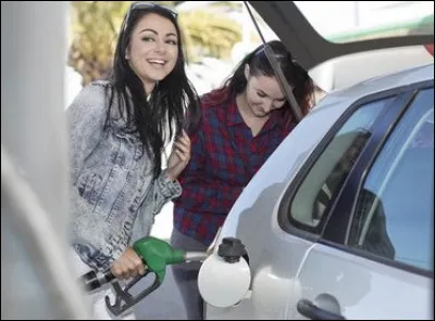 Pour économiser de l'essence voici 4 conseils. Retrouvez l'erreur !