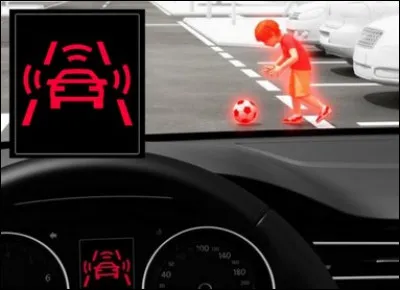 Désormais un système électronique permet sur certains véhicules le freinage d'urgence à la place du chauffeur. Comment se nomme ce dispositif ?