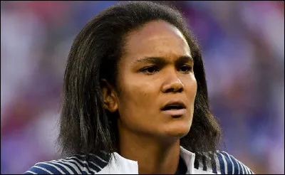Dans quel sport Wendie Renard s'illustre-t-elle ?