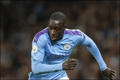 Qui est ce footballeur international ?