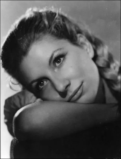 Il épousa Jacqueline Bouvier, avec laquelle il eut deux enfants, un garçon et une fille, dans l'ordre !