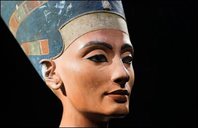 De quel pharaon ''Néfertiti'' était-elle l'épouse ?