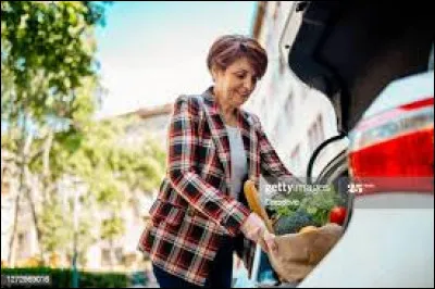 N'exag&eacute;rons rien > On ne fait pas n'importe quoi, comme sport, ici : lancer de t&eacute;l&eacute;phone portable, chasse aux moustiques, football mar&eacute;cageux, jeter de bottes en caoutchouc et ...