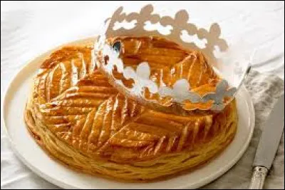 La traditionnelle galette des rois contient de la frangipane.