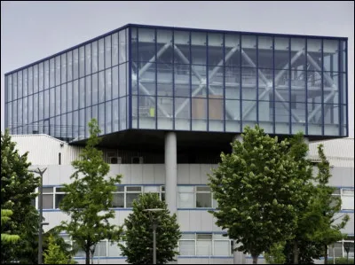 La comme laboratoire : dans quelle ville française a été fondé le laboratoire Mérieux, en 1963 ?