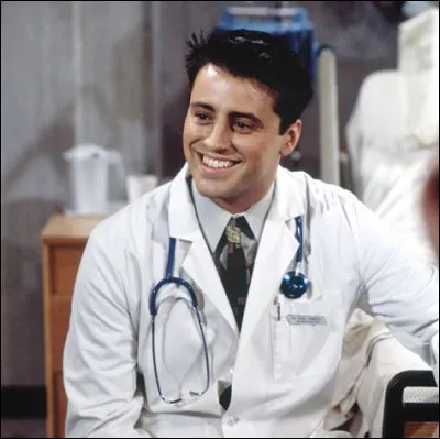 Quel est le métier du docteur Drake Ramoray ?