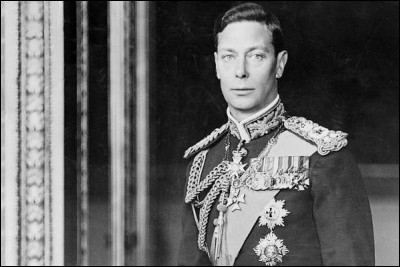 À quel âge devient-elle héritière présomptive de la Couronne britannique, lorsque son père George VI accède au trône ?