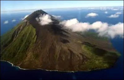 Lopevi est une &icirc;le inhabit&eacute;e dans la province de Malampa au Vanuatu.