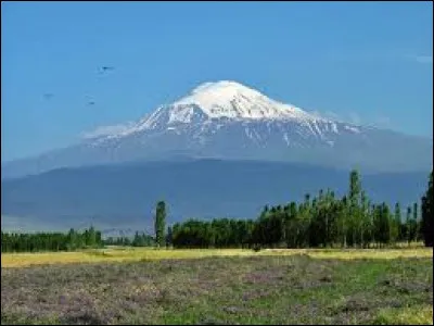 De quel pays le mont Ararat est-il le plus haut sommet ?
