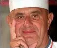 Paul Bocuse. Depuis quelle anne, ce grand chef de cuisine franais, a-t-il les trois toiles au guide Michelin ?