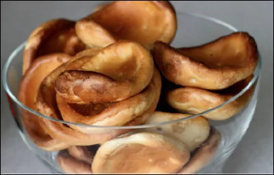 Quel est ce biscuit à base d'eau, de farine et d'oeuf, de forme concave, une spécialité de Saint-Malo ?