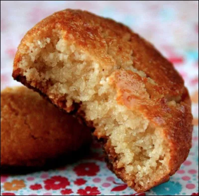 Quel est ce biscuit à base de farine, d'oeuf, de miel, de vanille et de poudre d'amandes, spécialité d'Amiens ?