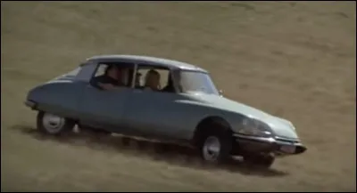 Dans ce film culte et provocateur des années 70 cette DS est le prétexte à une liberté absolue avec Depardieu au volant et Dewaere à ses côtés. Quel est ce film ?