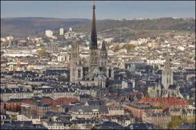 La ville de Rouen n'a pas 100 clochers comme le disait Victor Hugo, combien y en a-t-il maintenant ?