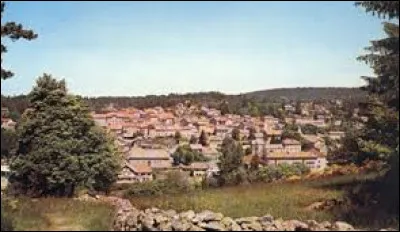 Quel est ce village qui, en 1990, avec ses habitants ont été reconnus comme ''Justes parmi les nations'' par l'Institut Yad Vashem de Jérusalem ?