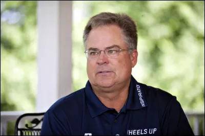 Dans quel sport s'est illustré Kenny Perry ?