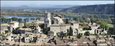 Nous terminons notre balade en Auvergne-Rh&ocirc;ne-Alpes, &agrave; Viviers. Ville de l'arrondissement de Privas, elle se situe dans le d&eacute;partement ...