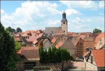 Je vous emm&egrave;ne &agrave; pr&eacute;sent dans le Grand-Est, &agrave; Bouxwiller. Ville de l'arrondissement de Saverne, elle se situe dans le d&eacute;partement ...