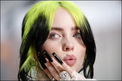 Billie Eilish s'est mise en froid avec une rappeuse américaine qui chante "catch me outside, how 'bout dah ?", avec qui autrefois elle était amie. Qui est-ce ?