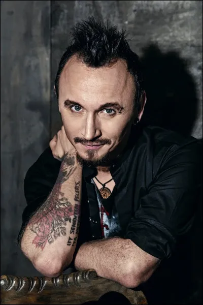 Qui joue de la cornemuse, du bouzouki et de la chal&eacute;mie ?