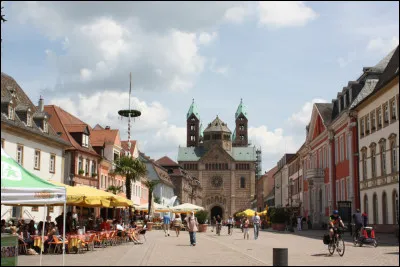 Ville allemande de 50 000 habitants du Land de Rhénanie-Palatinat, située sur le Rhin :
