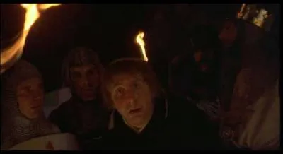 Comment s'appelle le frre qui traduit aux chevaliers le message inscrit sur le mur d'une caverne par Joseph d'Arimathie ?