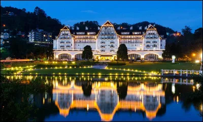 Dans quel pays se trouve la ville de Petropolis ?