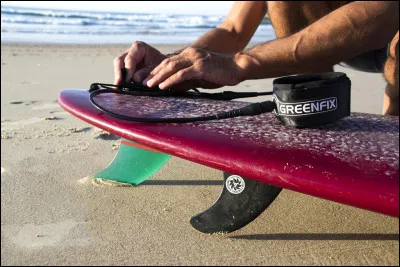 La wax, accessoire indispensable aux surfeurs de mers, est polluante pour les océans.