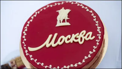 Lait concentré bouilli, meringue, crème au beurre et noix ! Avant de vous régaler avec ce gâteau créé en 2015, trouvez son nom, sachant qu'il est le symbole de la gastronomie de la capitale de la Russie.